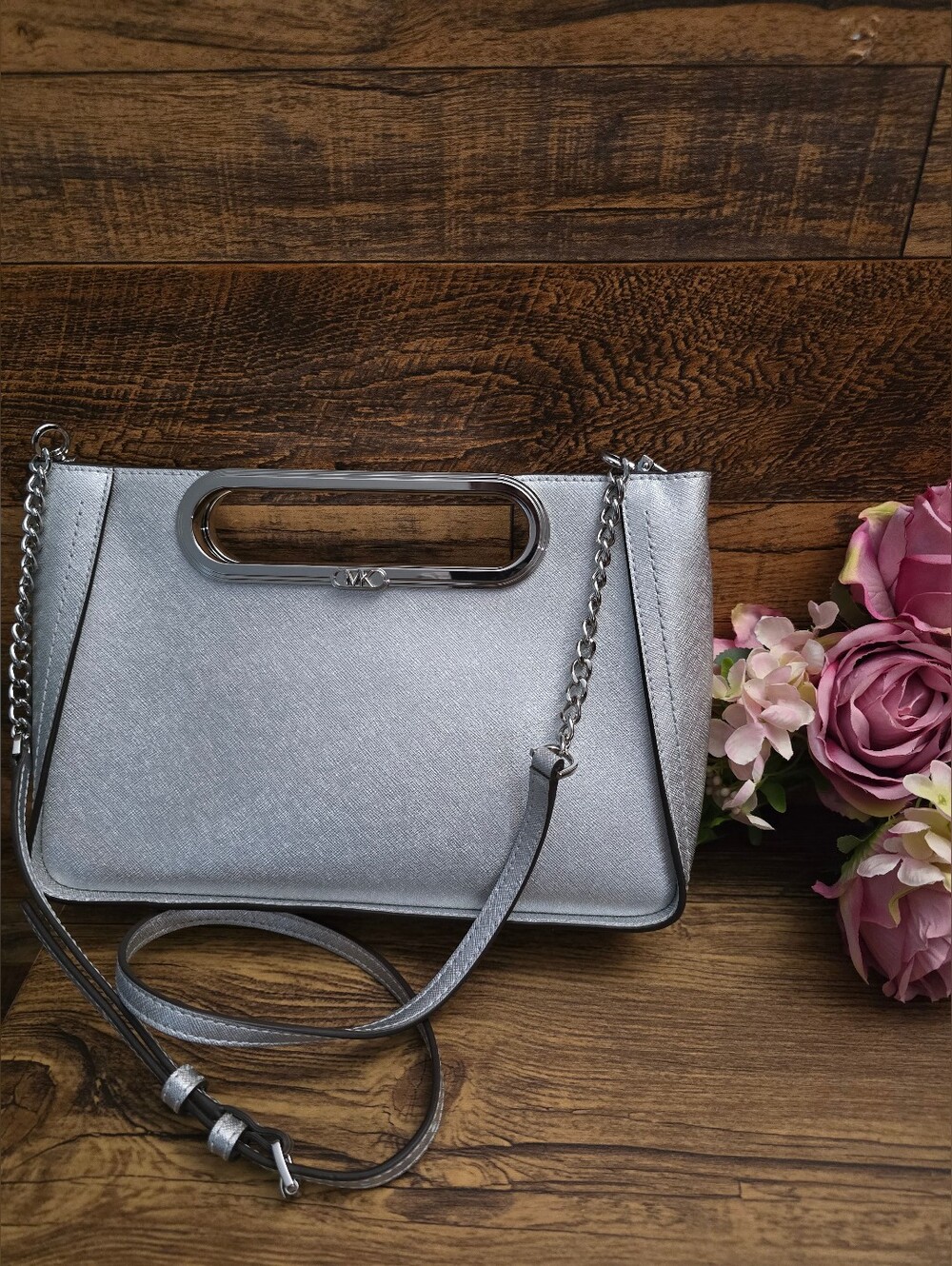 Michael Kors Chelsea Large Metallic Saffiano Leather Convertible Crossbody Bag - Picture 1 of 3